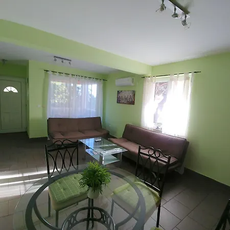 Apartment Mit Pool: Strandnahe Oase Mit Grillplatz *