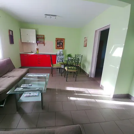 Apartment Mit Pool: Strandnahe Oase Mit Grillplatz Liznjan