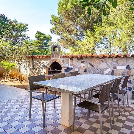 Apartment Mit Pool: Strandnahe Oase Mit Grillplatz