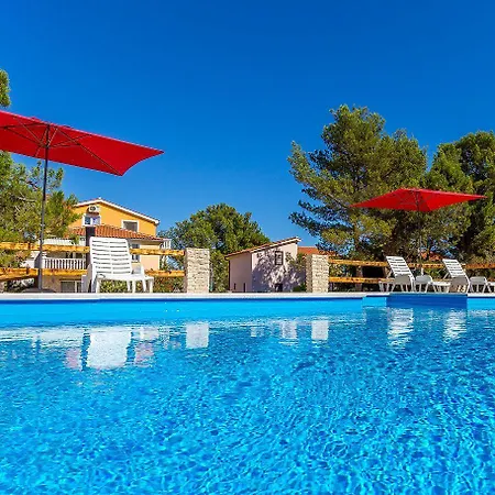 Mit Pool: Strandnahe Oase Mit Grillplatz Apartment Liznjan