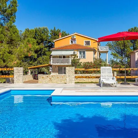 Mit Pool: Strandnahe Oase Mit Grillplatz Liznjan