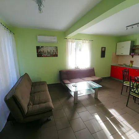 Mit Grossem Pool Nur 500 Meter Bis Zum Kieselstrand Mit Klima, Wlan, Terrasse, Grillplatz Διαμέρισμα